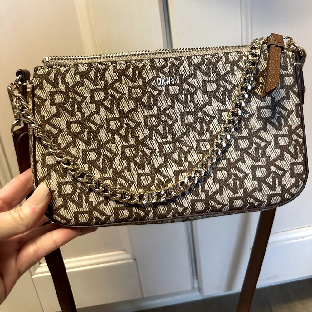 AUTHENTIC DKNY CHAIN CROSSBODY/SHOULDER BAG MONOGRAM LOGO NEW SMALL